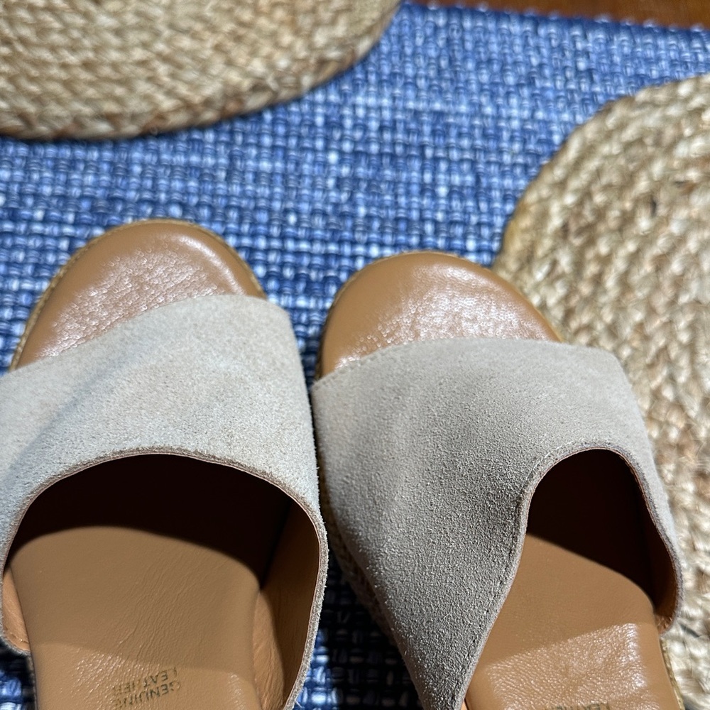 Ladies suede Tan platform Espadrille Slides, barely worn - Picture 4 of 5